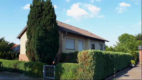 Hausrückseite mit Gartenstück
